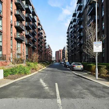 New Stylish City Apartment Free Parking Sleeps 5 Or 6-2